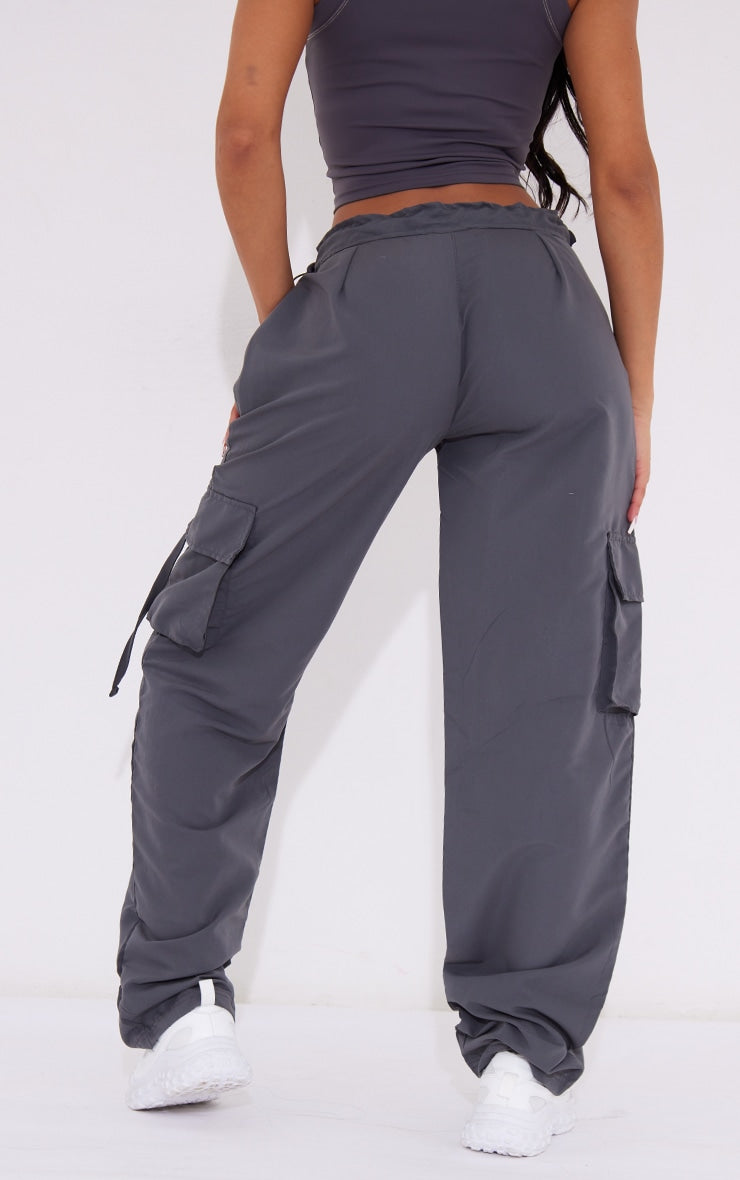 Pantalon cargo léger en nylon à taille basse