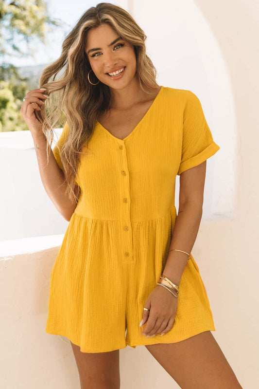 Combi-short froissée jaune à boutons et à col en V